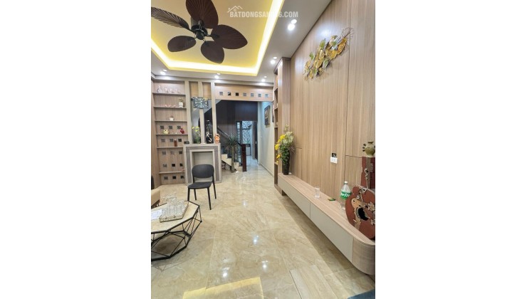 NGUYỄN VĂN CỪ – 6 PHÒNG NGỦ – Ô TÔ ĐỖ CỬA – FULL NỘI THẤT - 11.7 tỷ